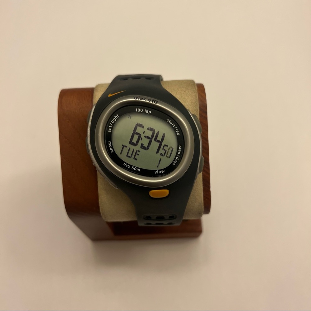 Vintage Nike Triax v10 (excellent condition)